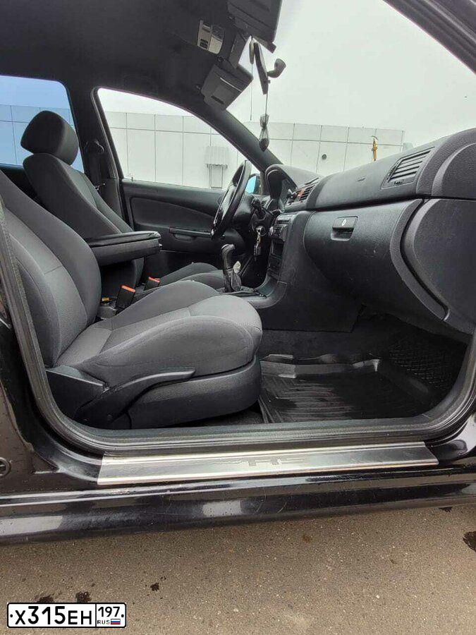 Фото автомобиля SKODA OCTAVIA, 2009 — госномер Х952ТР31. Цвет: ЧЕРНЫЙ
