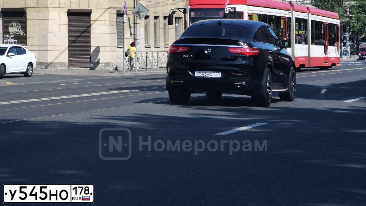 Фото автомобиля MERCEDES GLE-KLASSE, 2016 — госномер У545НО178. Цвет: ЧЕРНЫЙ