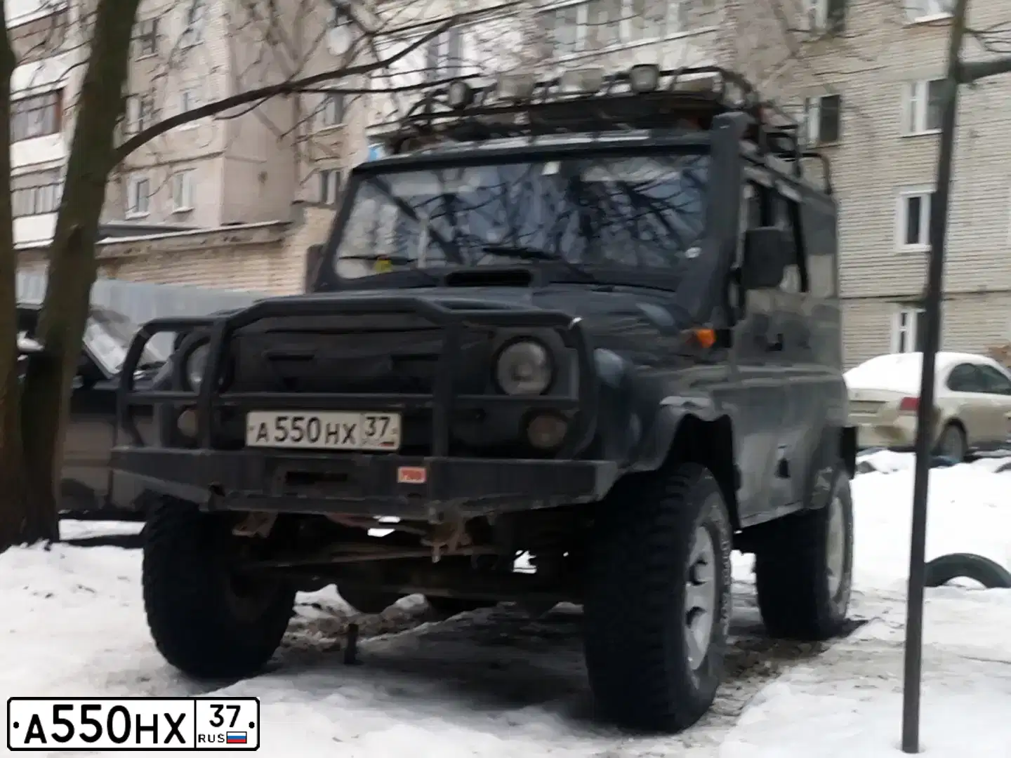 Фото автомобиля UAZ 3151 / HUNTER, 2009 — госномер У962ВУ44. Цвет: Темно-зеленый
