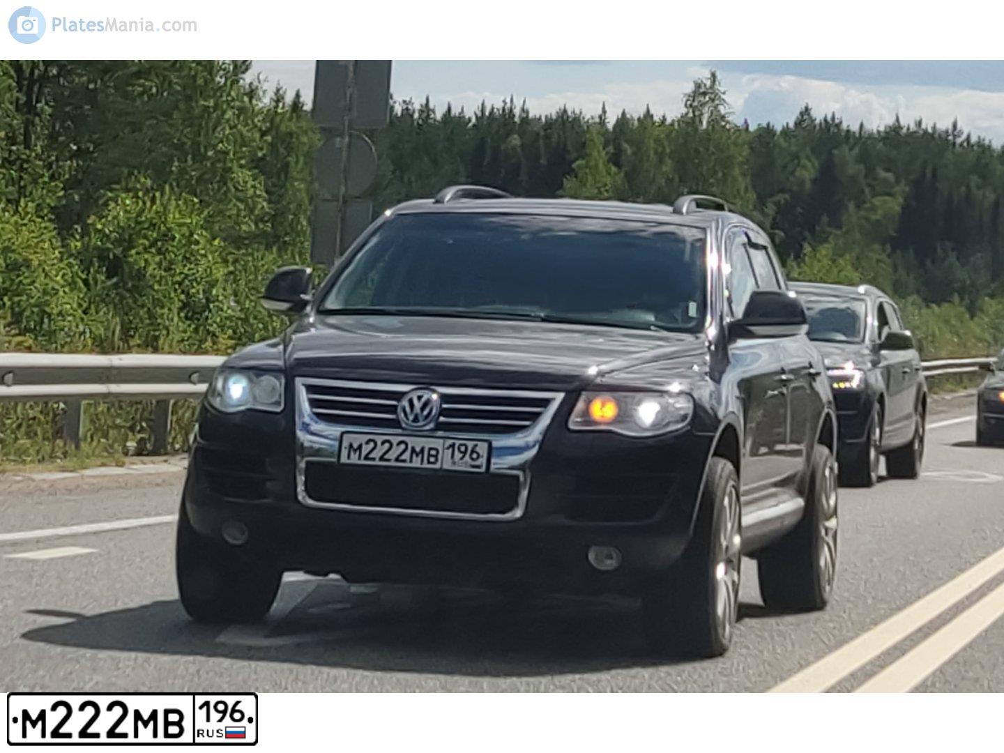 Фото автомобиля VOLKSWAGEN TOUAREG, 2008 — госномер М222МВ196. Цвет: ЧЕРНЫЙ