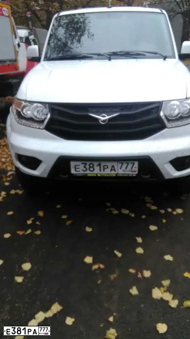 Фото автомобиля UAZ 3163 PATRIOT, 2015 — госномер Е381РА777. Цвет: БЕЛЫЙ