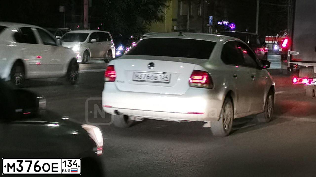 Фото автомобиля TOYOTA COROLLA, 2008 — госномер М376ОЕ134. Цвет: Серый