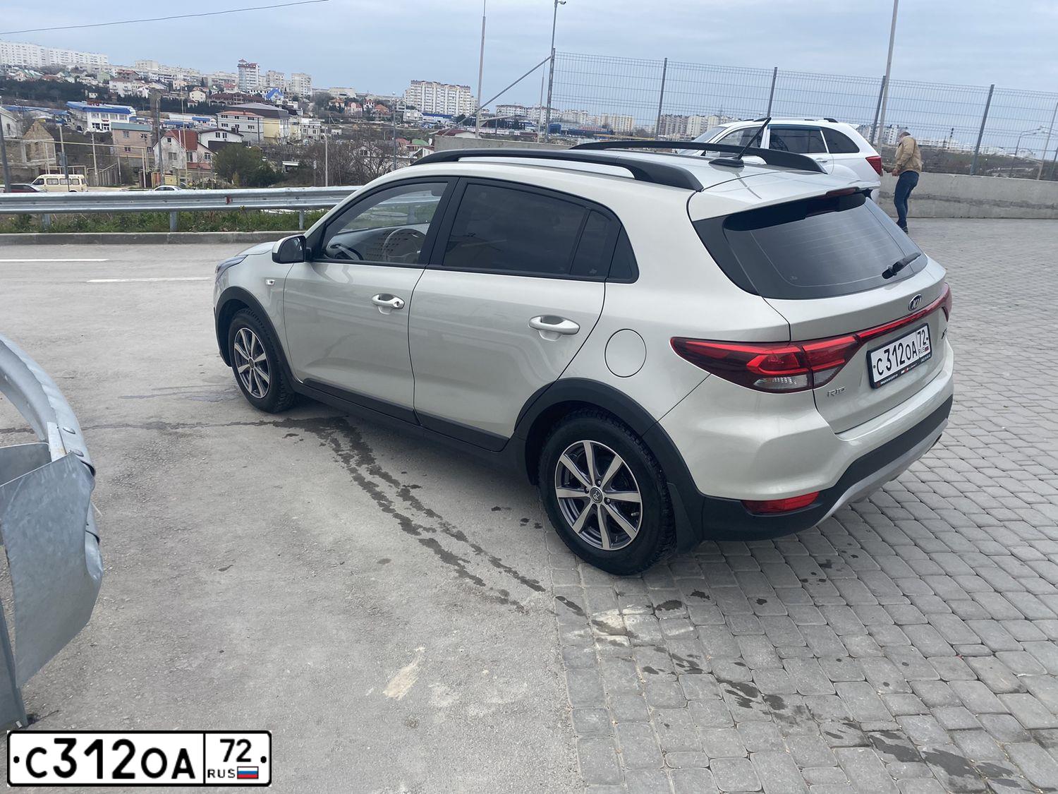 Фото автомобиля KIA RIO, 2018 — госномер Е772МА89