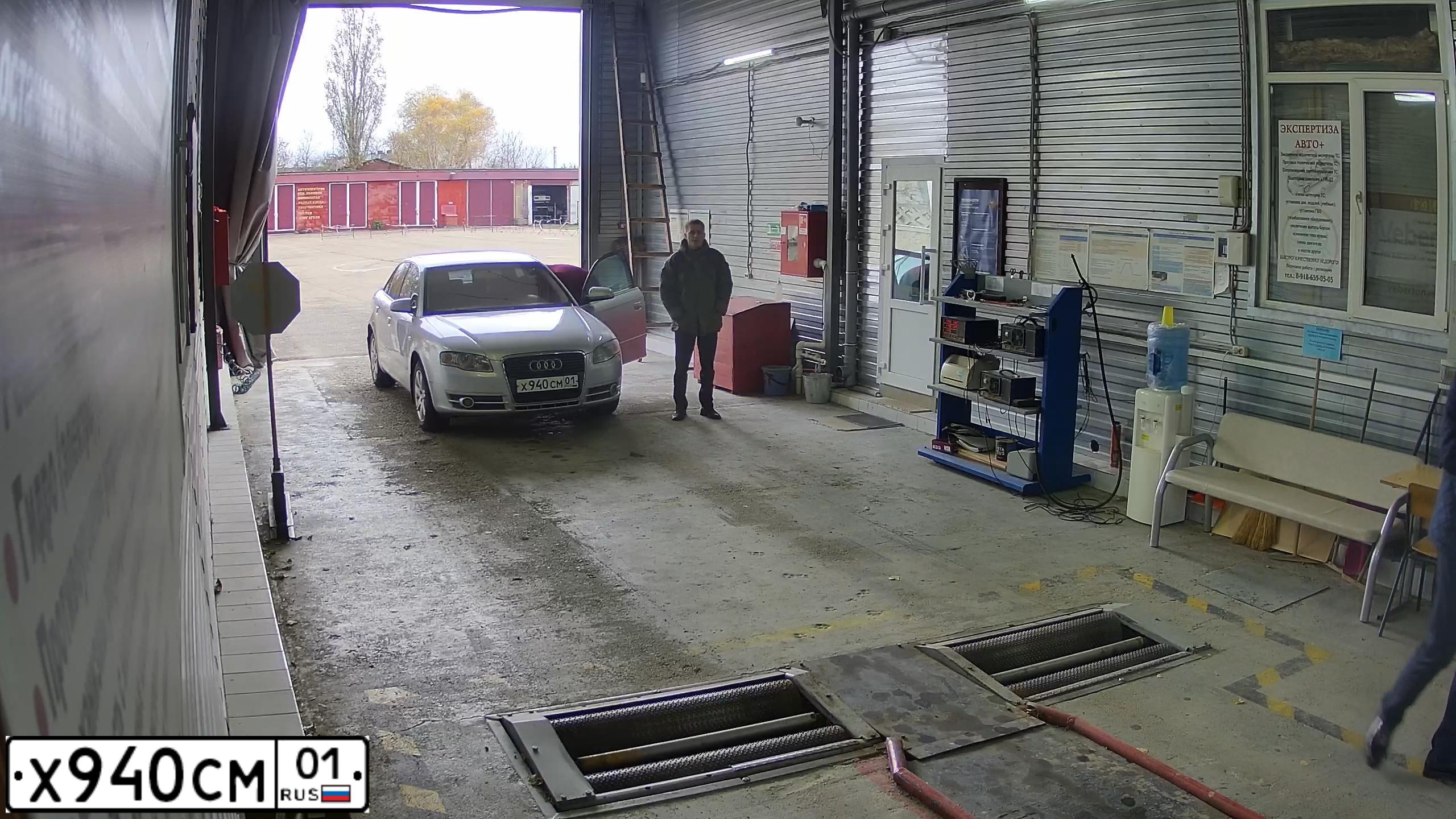 Фото автомобиля AUDI A4, 2006 — госномер Х940СМ01. Цвет: СЕРЕБРИСТЫЙ