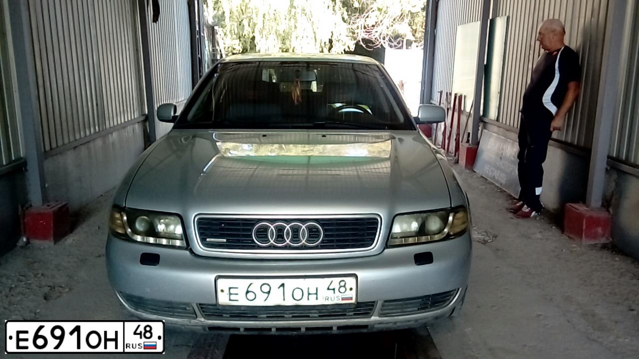 Фото автомобиля AUDI A4, 1996 — госномер Е691ОН48. Цвет: СЕРЫЙ