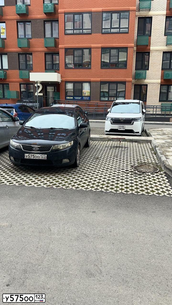 Фото автомобиля KIA CERATO, 2010 — госномер У575ОО123. Цвет: ЧЕРНЫЙ