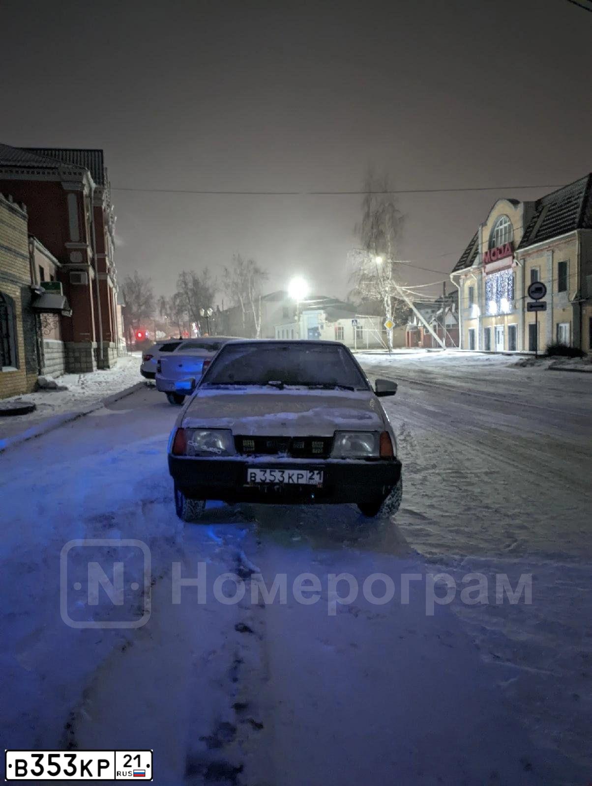 Фото автомобиля LADA 2109 SAMARA, 2003 — госномер В353КР21. Цвет: СВЕТЛО-СЕРЕБРИСТЫЙ МЕТ