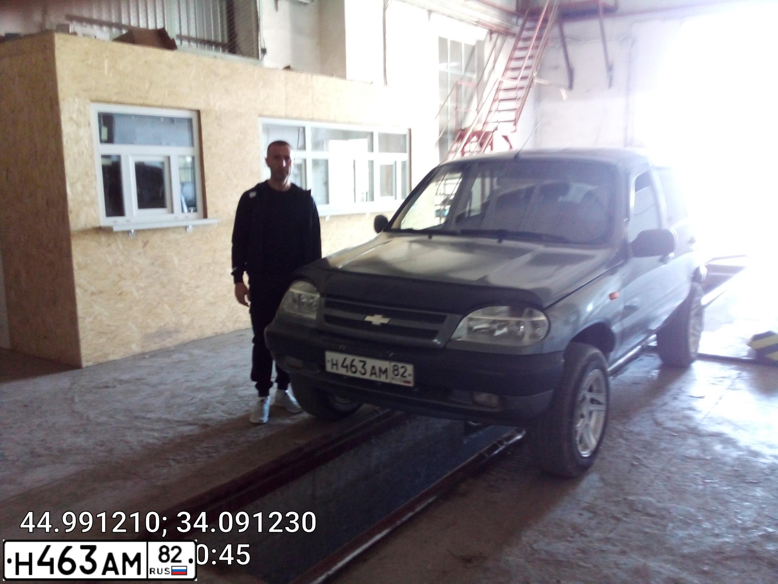 Фото автомобиля CHEVROLET NIVA, 2004 — госномер Н463АМ82. Цвет: ТЕМНО-СЕРЫЙ МЕТАЛЛ