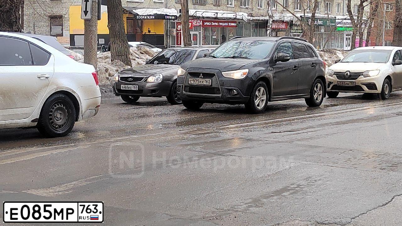 Фото автомобиля BMW SERIE 3, 2011 — госномер Р459КН790. Цвет: ЧЕРНЫЙ