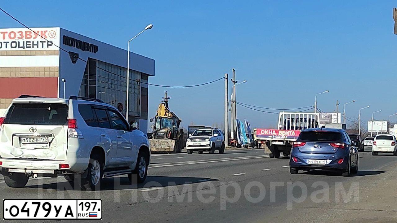 Фото автомобиля SKODA SUPERB, 2015 — госномер Н585НВ750. Цвет: БЕЛЫЙ