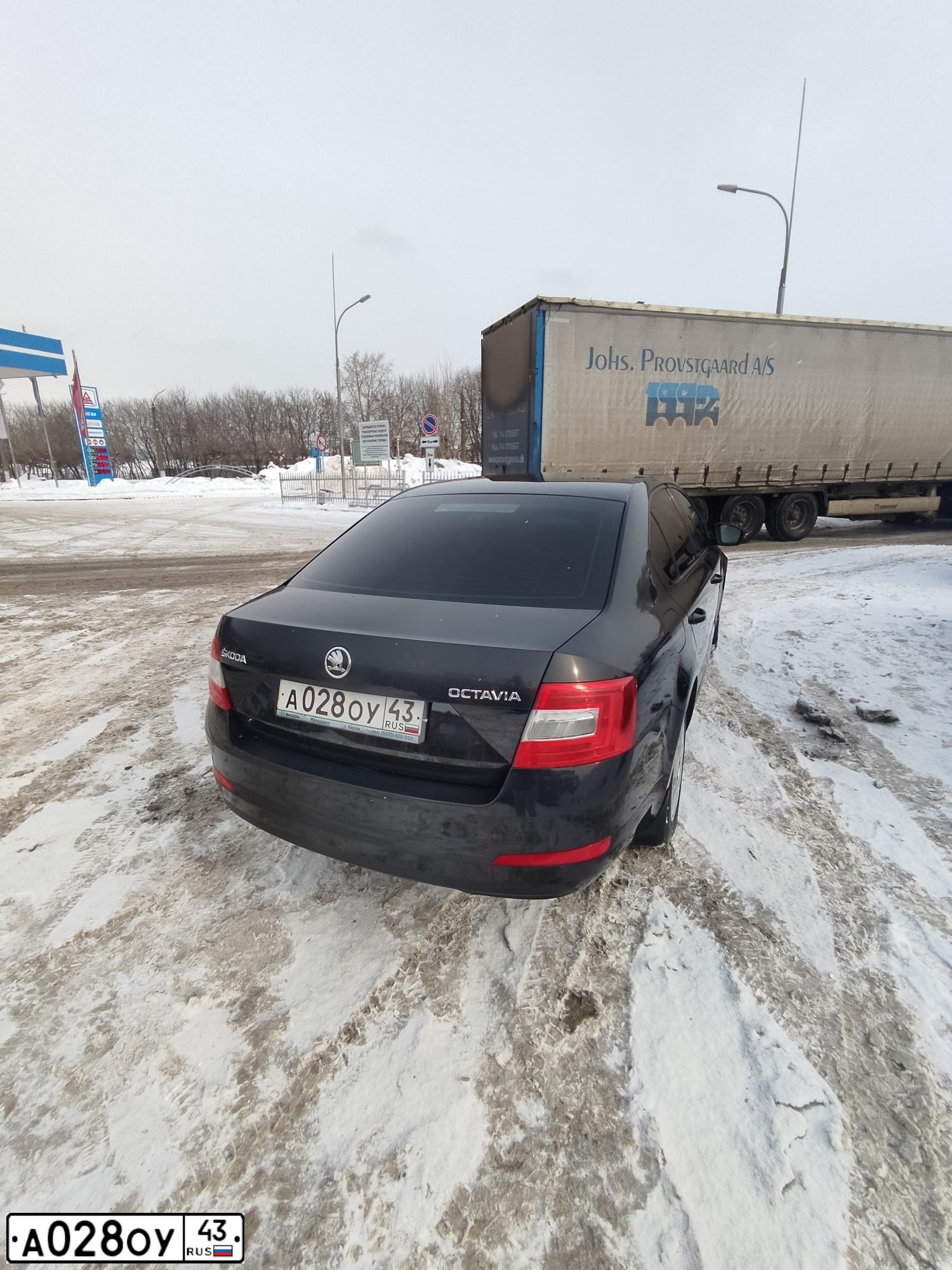 Фото автомобиля SKODA OCTAVIA, 2014 — госномер А028ОУ43. Цвет: ЧЕРНЫЙ