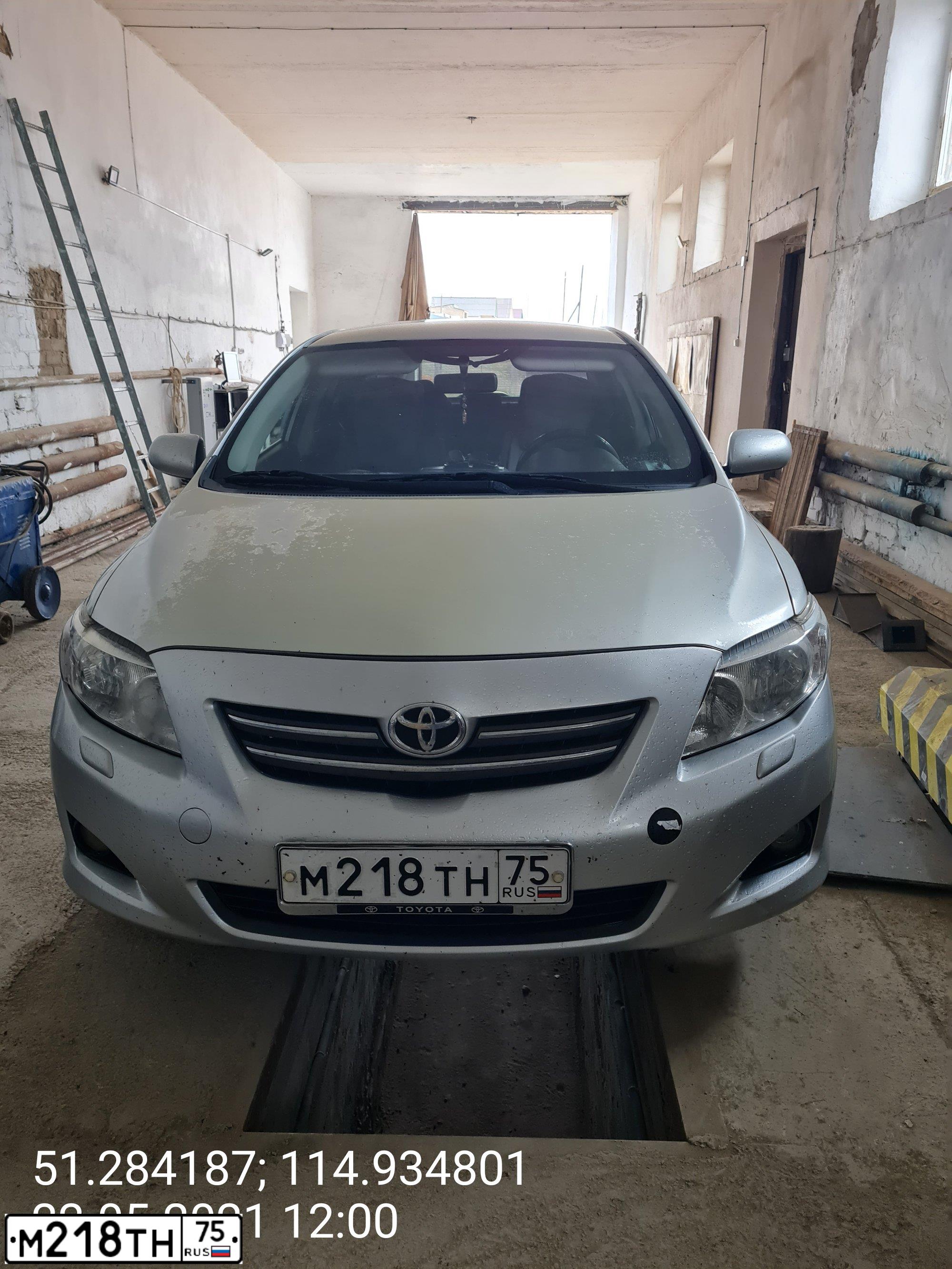 Фото автомобиля TOYOTA COROLLA, 2007 — госномер О230ЕС75. Цвет: Серебристый