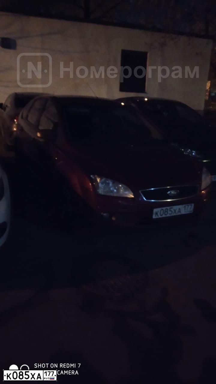 Фото автомобиля FORD FOCUS, 2007 — госномер К085ХА177. Цвет: ВИШНЕВЫЙ