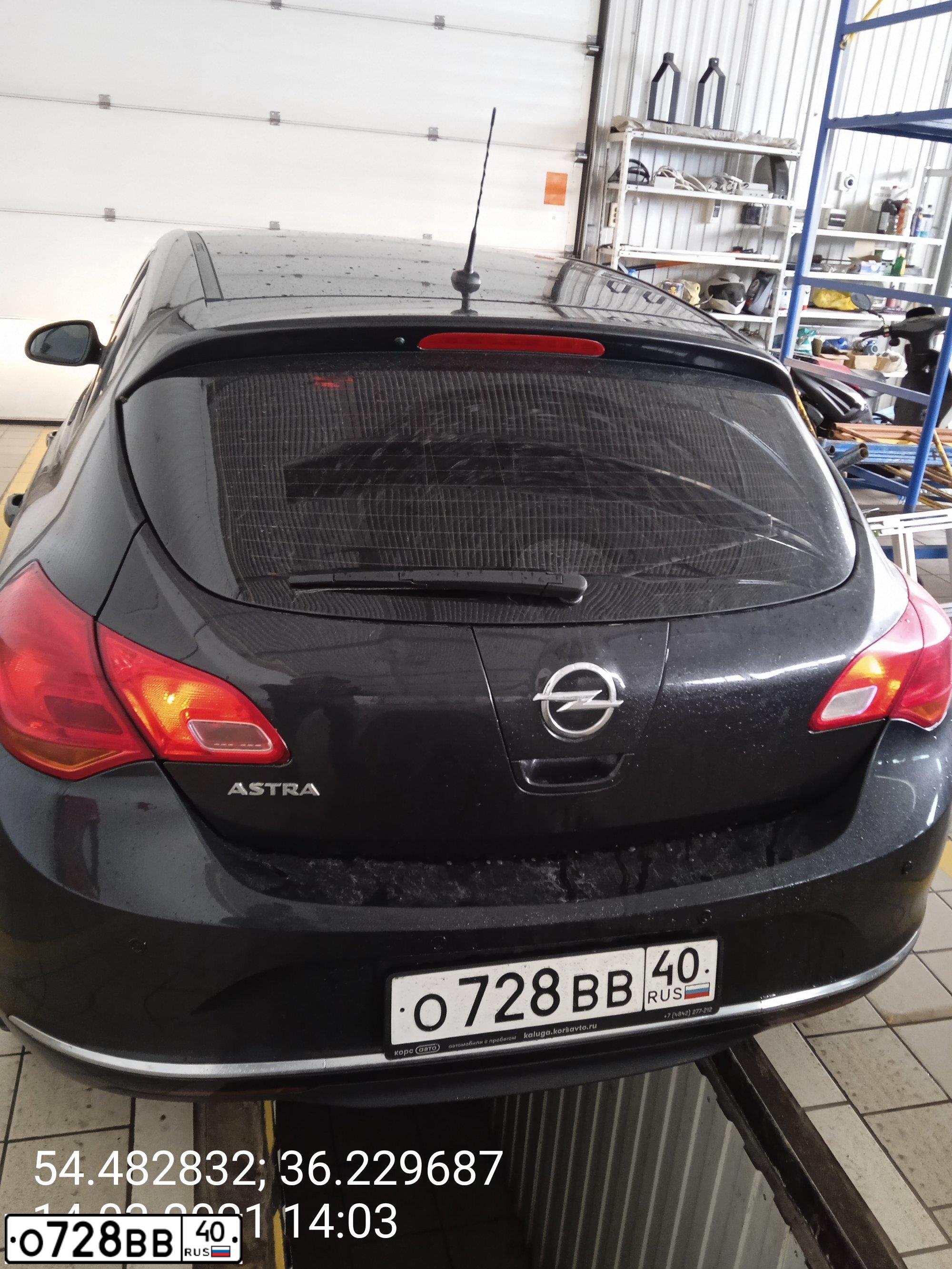 Фото автомобиля OPEL ASTRA, 2012 — госномер О728ВВ40. Цвет: ЧЕРНЫЙ МЕТАЛЛИК