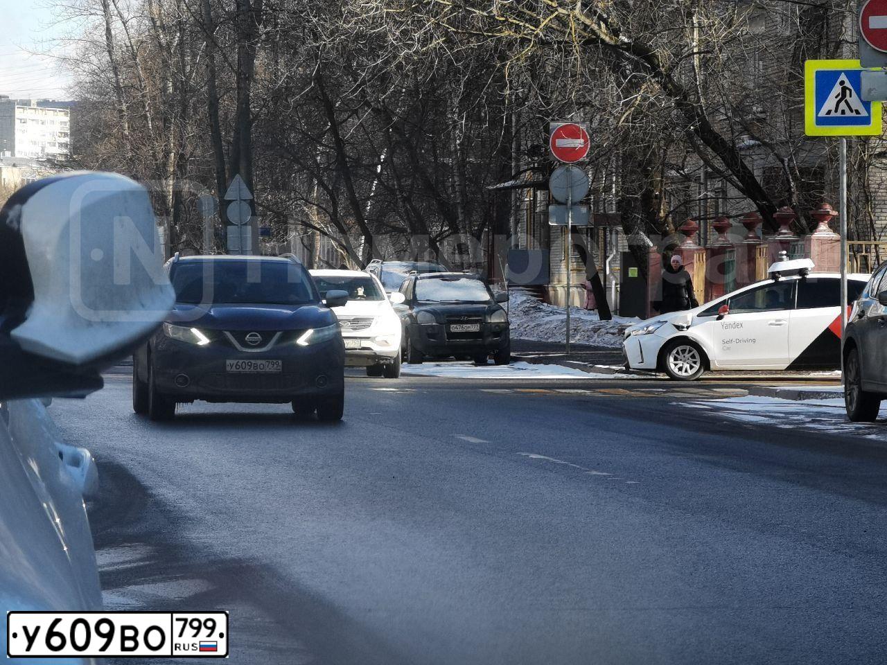 Фото автомобиля NISSAN QASHQAI, 2018 — госномер У609ВО799. Цвет: Темно-синий