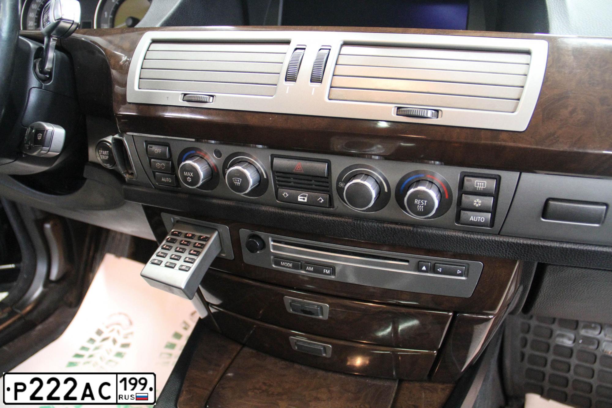 Фото автомобиля BMW 750I, 2007 — госномер У423МЕ19