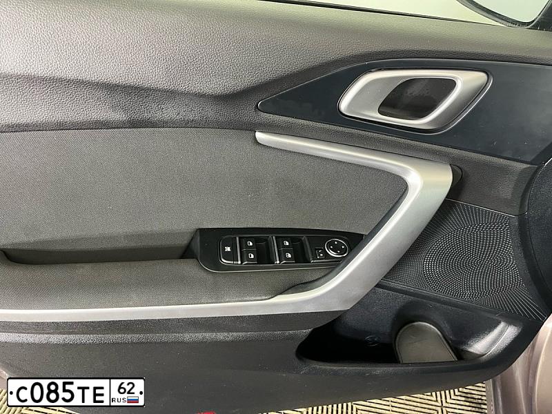 Фото автомобиля KIA CEE'D, 2019 — госномер С085ТЕ62. Цвет: СЕРО-КОРИЧНЕВЫЙ