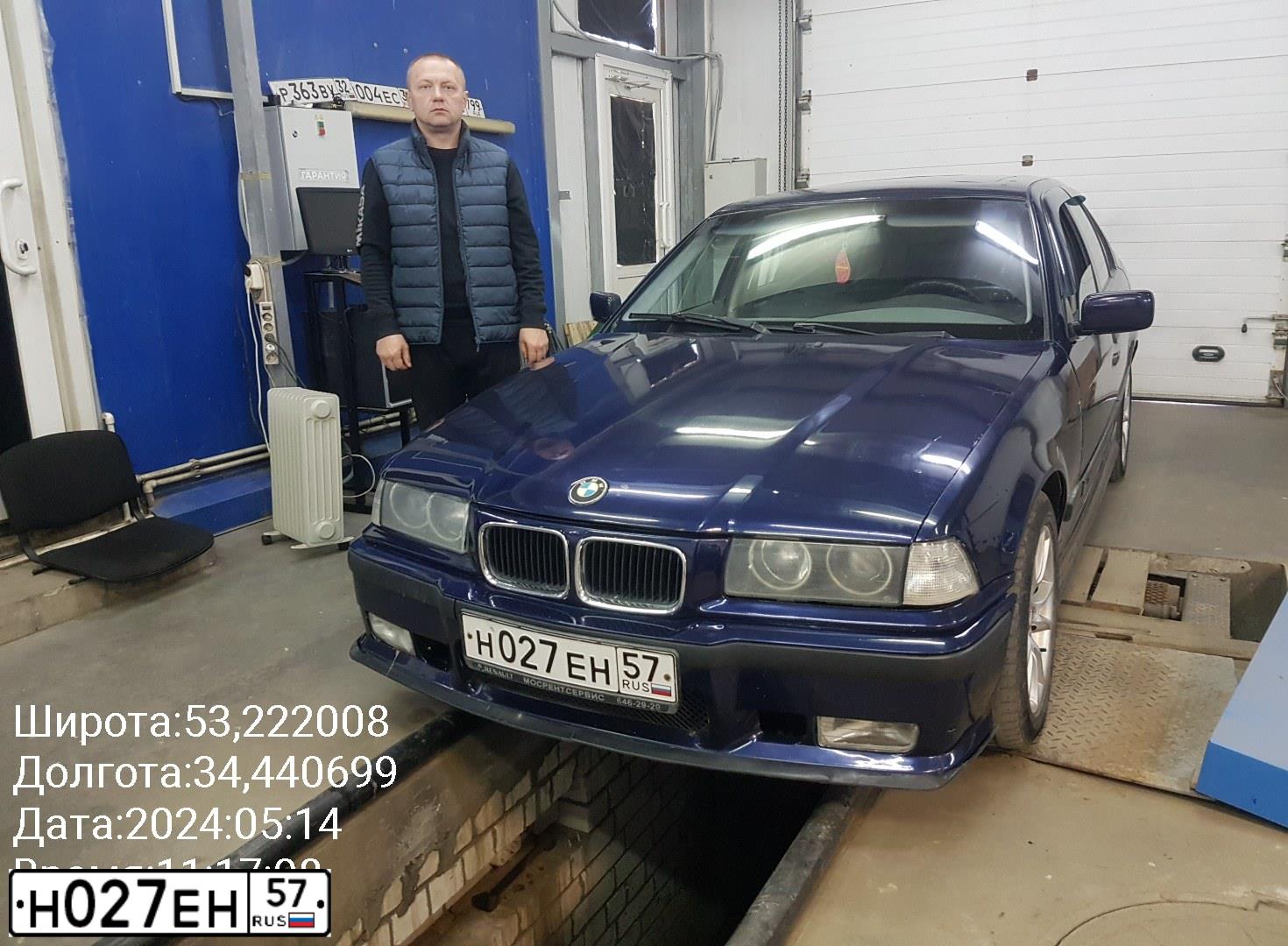 Фото автомобиля BMW SERIE 3, 1992 — госномер Н027ЕН57. Цвет: СИНИЙ