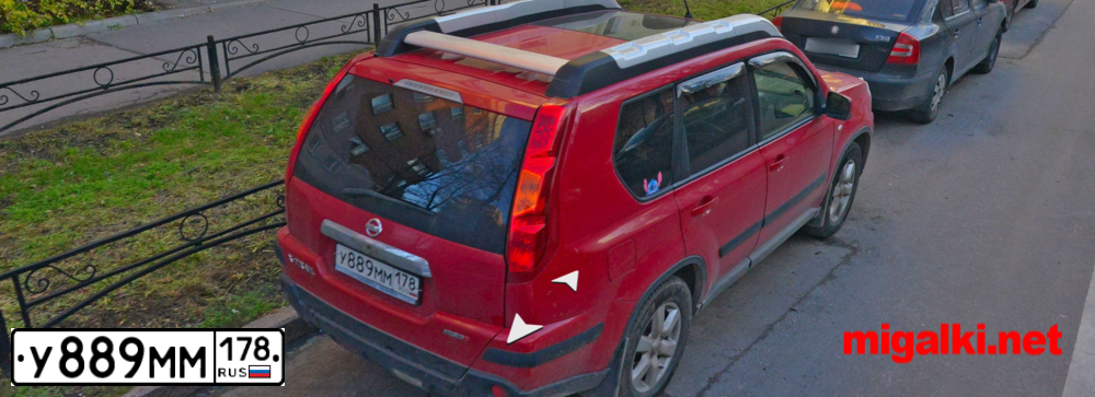 Фото автомобиля NISSAN X-TRAIL, 2008 — госномер У889ММ178. Цвет: Красный