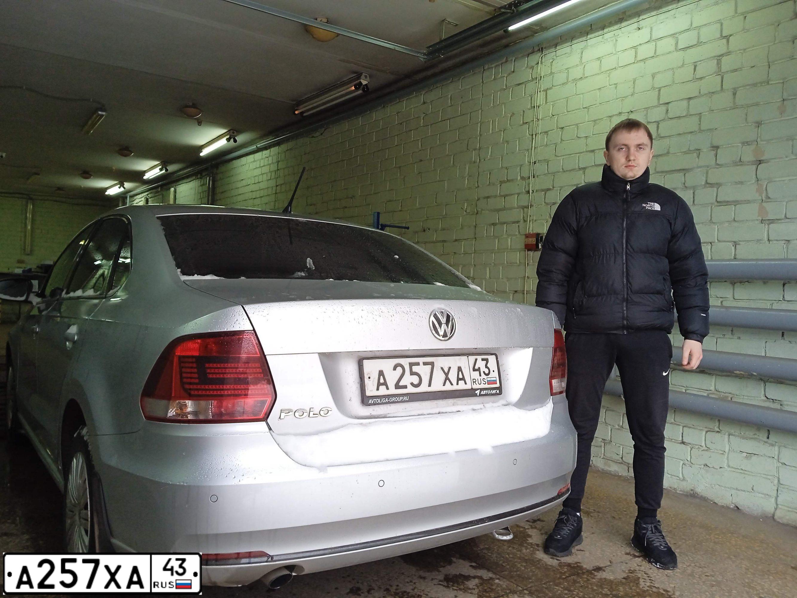 Фото автомобиля VOLKSWAGEN POLO, 2016 — госномер А257ХА43. Цвет: Серебристый