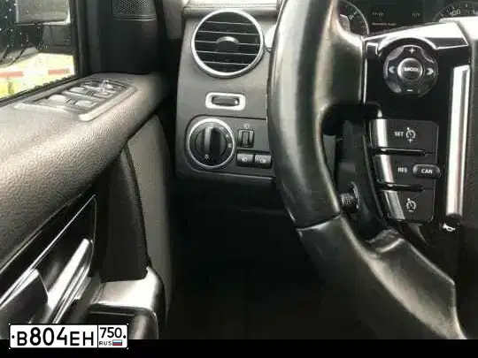 Фото автомобиля LANDROVER DISCOVERY, 2014 — госномер В804ЕН750. Цвет: Белый