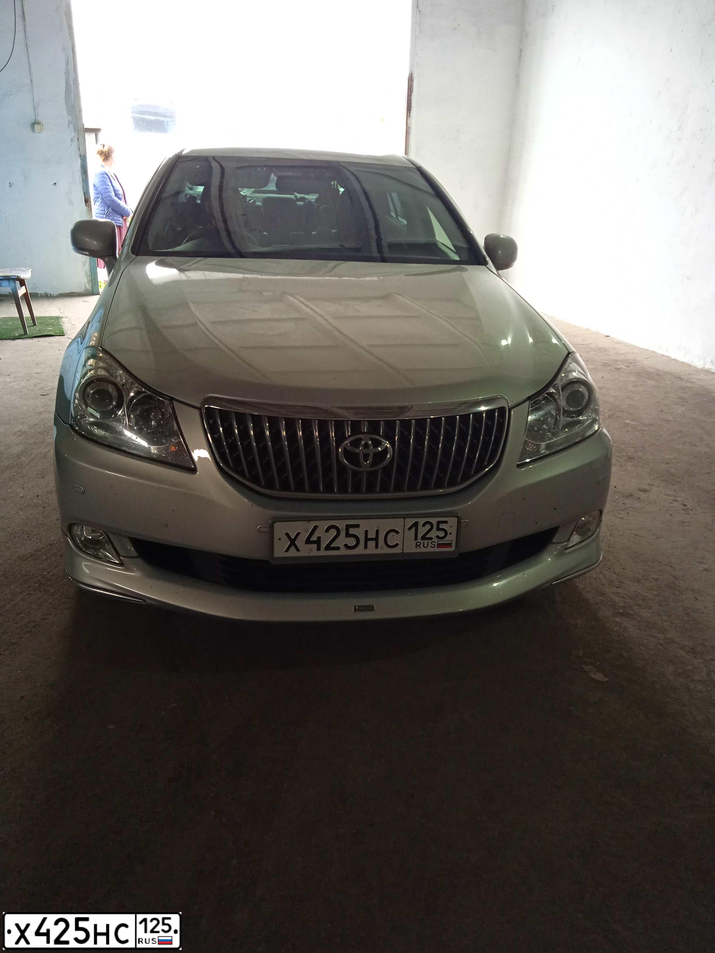 Фото автомобиля TOYOTA CROWN, 2012 — госномер К883НУ122