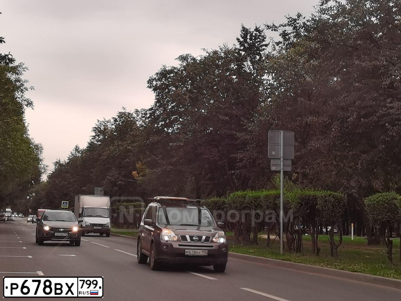 Фото автомобиля LADA LARGUS, 2018 — госномер Р678ВХ799. Цвет: СЕРЕБРИСТЫЙ