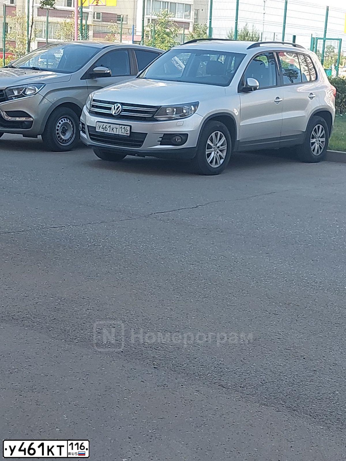 Фото автомобиля VOLKSWAGEN TIGUAN, 2014 — госномер У461КТ116. Цвет: Серебристый