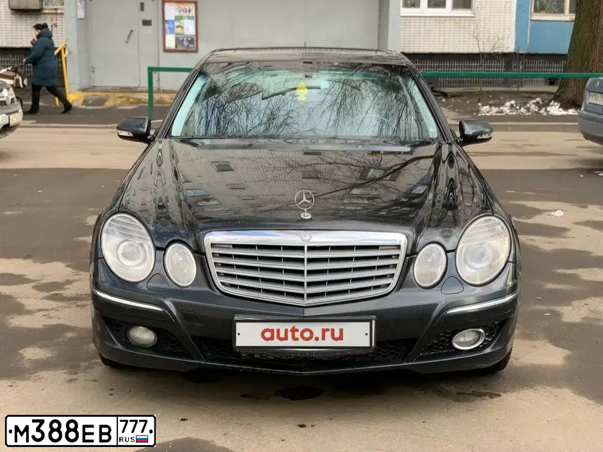 Фото автомобиля MERCEDES E-KLASSE, 2005 — госномер М388ЕВ777. Цвет: СЕРО-БЕЖЕВЫЙ