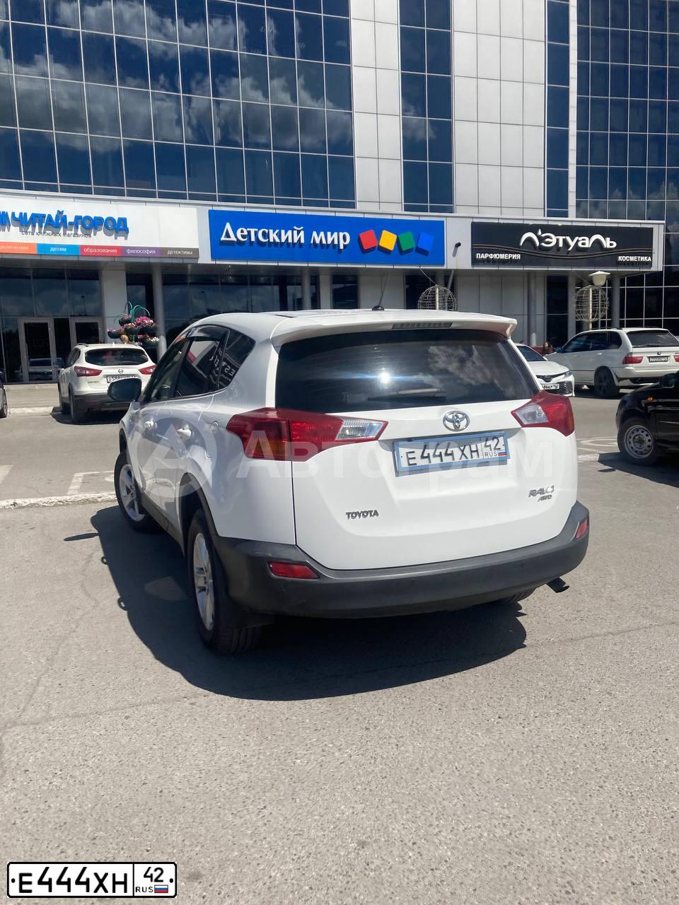 Фото автомобиля TOYOTA RAV4, 2013 — госномер Е444ХН42. Цвет: Белый