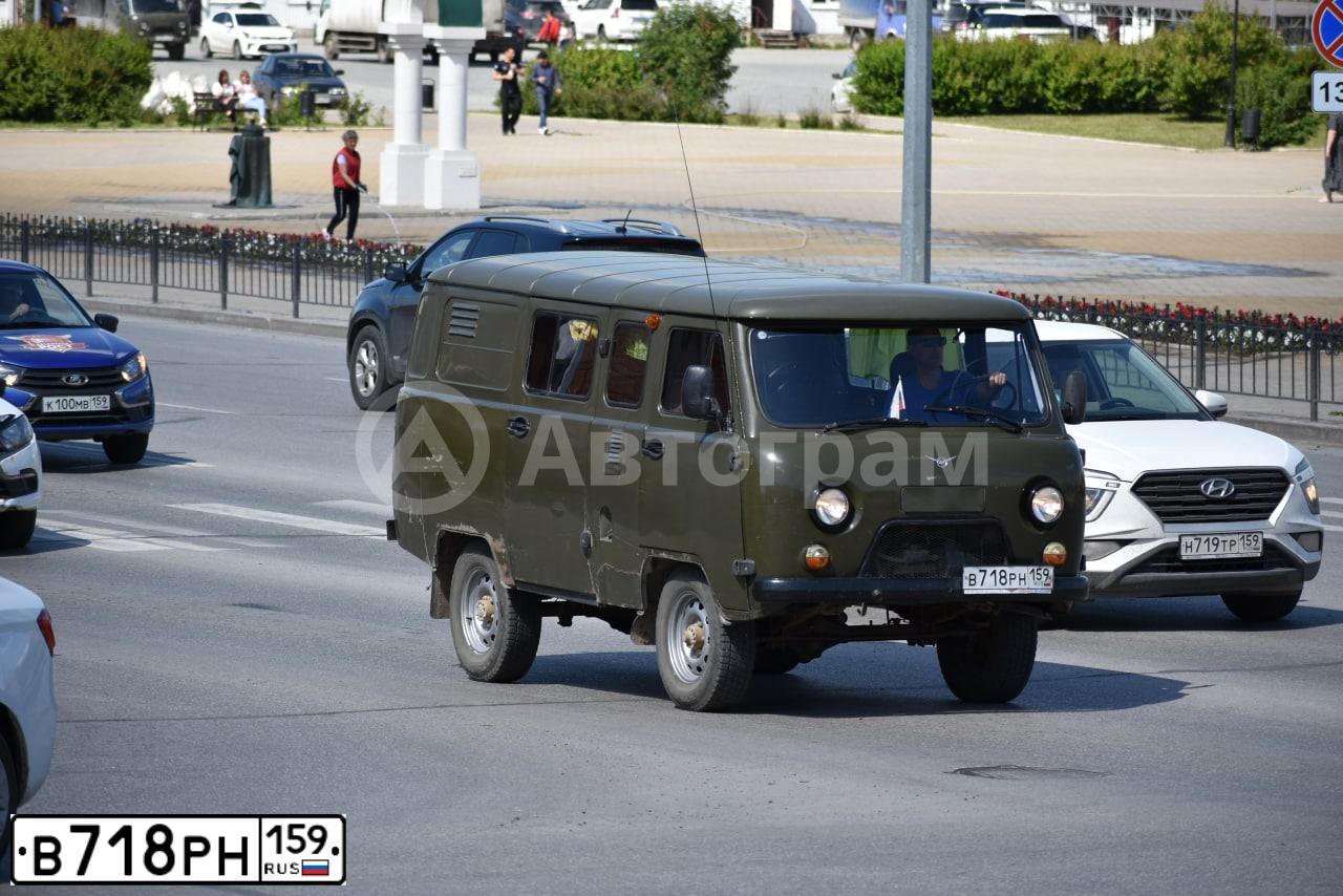 Фото автомобиля UAZ 3741, 2013 — госномер В718РН159. Цвет: ЗАЩИТНЫЙ