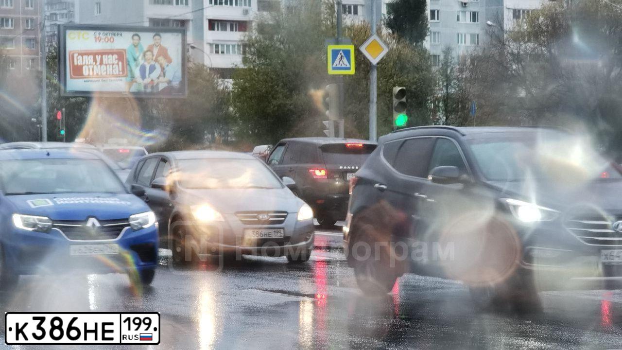 Фото автомобиля INFINITI QX70 /FX/, 2004 — госномер К386НЕ199. Цвет: Коричневый