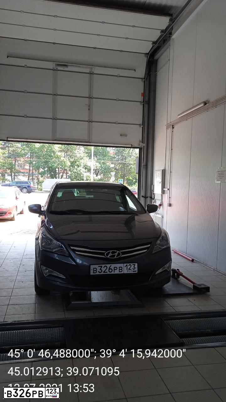Фото автомобиля HYUNDAI SOLARIS, 2015 — госномер В326РВ123. Цвет: ТЕМНО-СЕРЫЙ