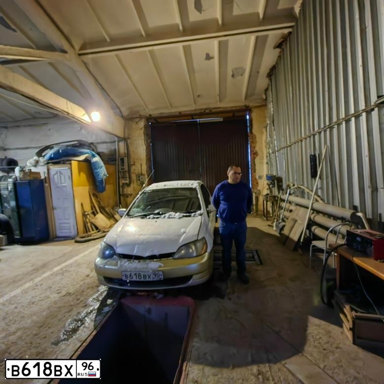 Фото автомобиля TOYOTA PLATZ, 2000 — госномер Т686ВС196