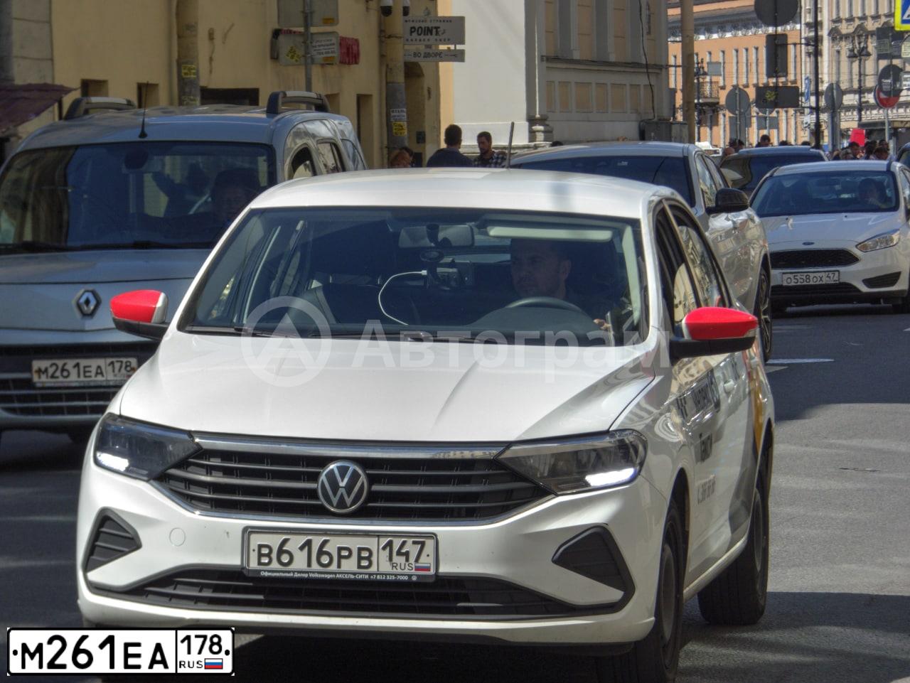 Фото автомобиля RENAULT KANGOO, 2012 — госномер М261ЕА178. Цвет: СВЕТЛО-СЕРЫЙ