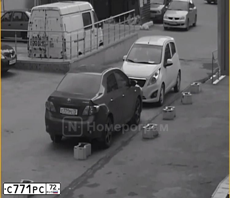Фото автомобиля TOYOTA COROLLA, 2008 — госномер М005РТ96. Цвет: СЕРЫЙ