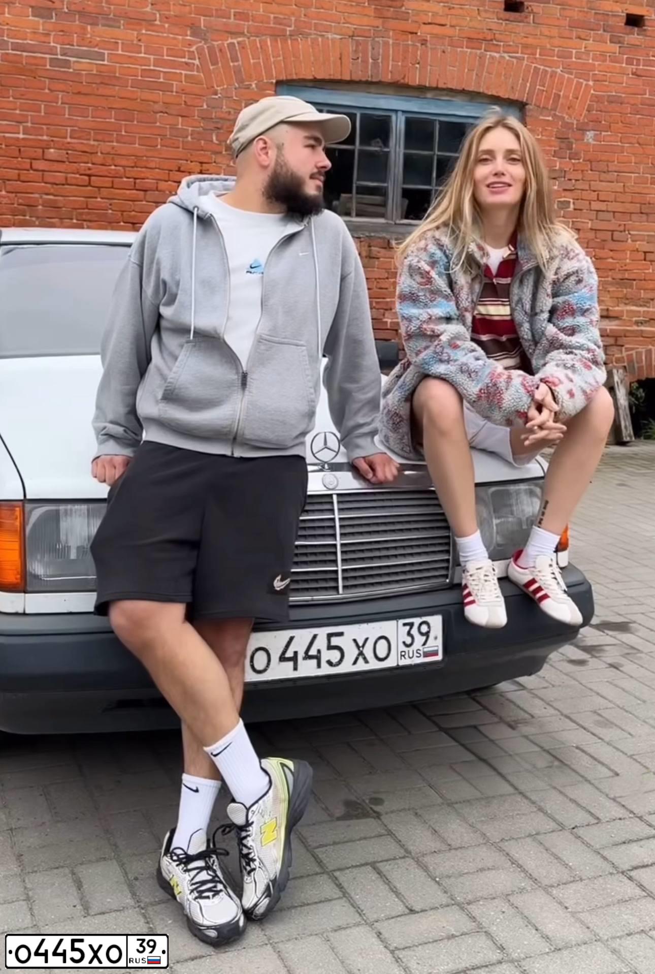 Фото автомобиля MERCEDES E-KLASSE, 1985 — госномер О445ХО39. Цвет: БЕЛЫЙ