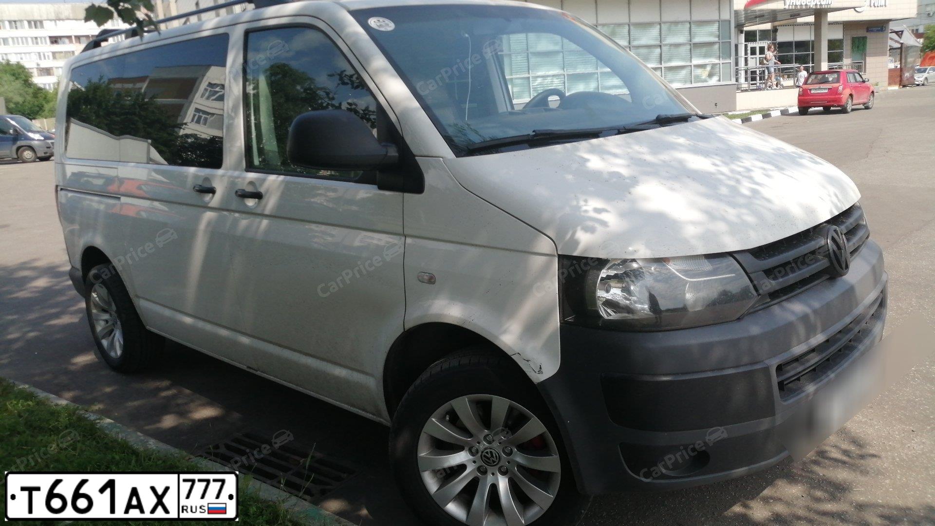 Фото автомобиля VOLKSWAGEN MULTIVAN, 2013 — госномер Х211АВ790. Цвет: Белый