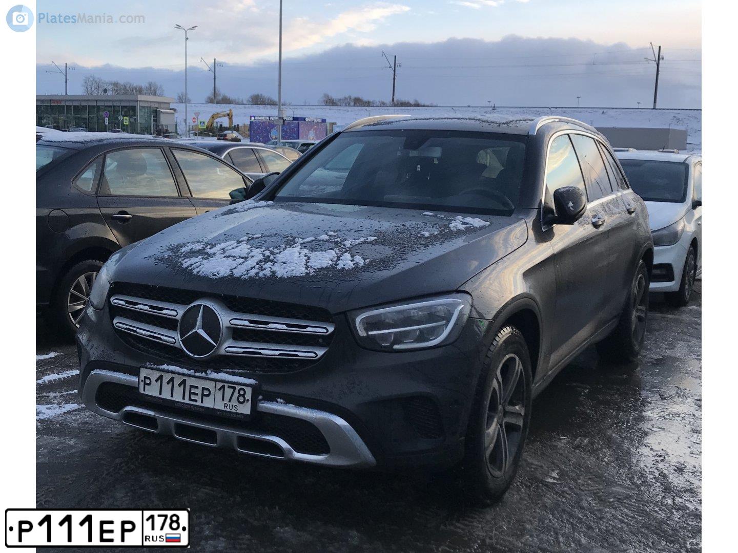 Фото автомобиля MERCEDES E-KLASSE, 2013 — госномер Р009РР98. Цвет: ЧЕРНЫЙ