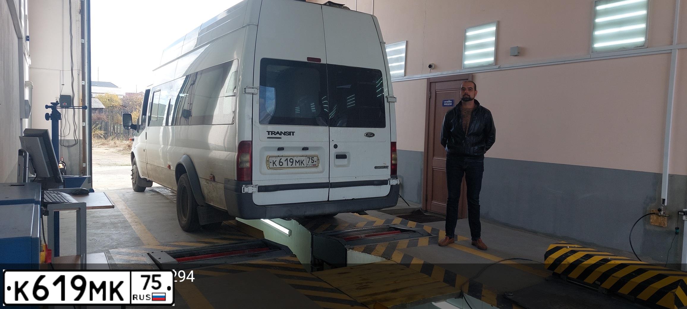 Фото автомобиля FORD TRANSIT, 2000 — госномер К619МК75. Цвет: СЕРЫЙ