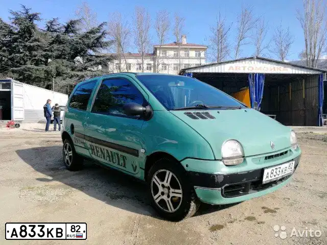 Фото автомобиля RENAULT TWINGO, 1995 — госномер А833КВ82. Цвет: ЗЕЛЕНЫЙ