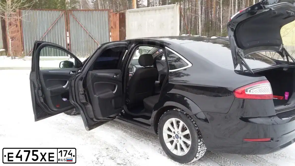 Фото автомобиля FORD MONDEO, 2011 — госномер Е475ХЕ174. Цвет: ЧЕРНЫЙ