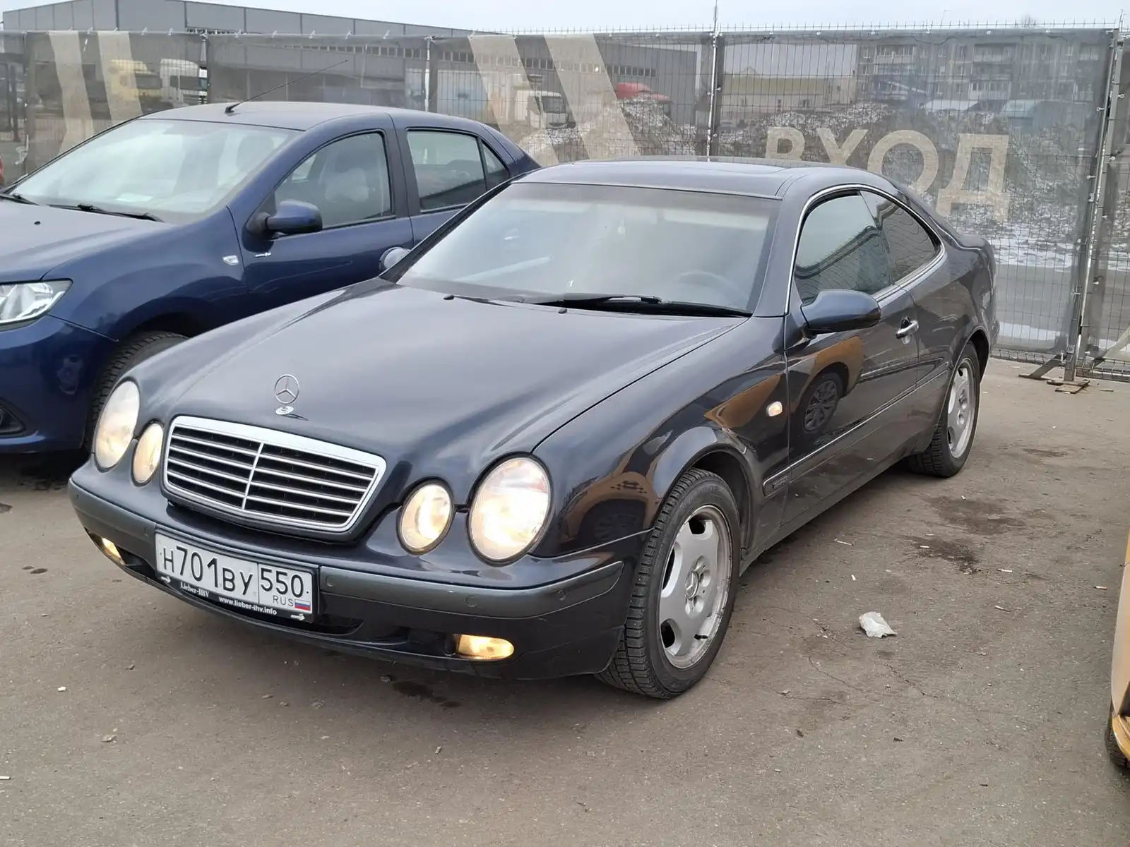 Фото автомобиля MERCEDES CLK-KLASSE, 1999 — госномер Р442СС197. Цвет: синий