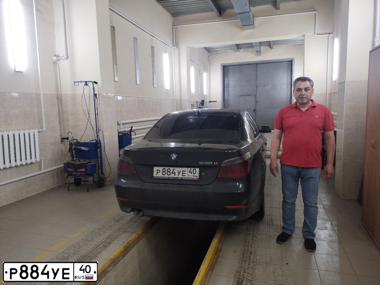 Фото автомобиля BMW SERIE 5, 2003 — госномер Р884УЕ40. Цвет: ЧЕРНЫЙ