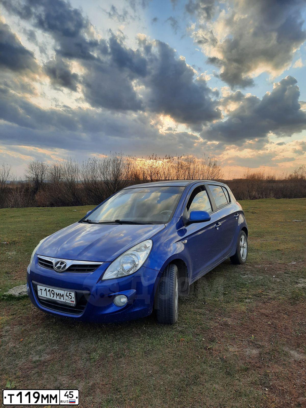 Фото автомобиля HYUNDAI I20, 2009 — госномер Т960РК196. Цвет: синий