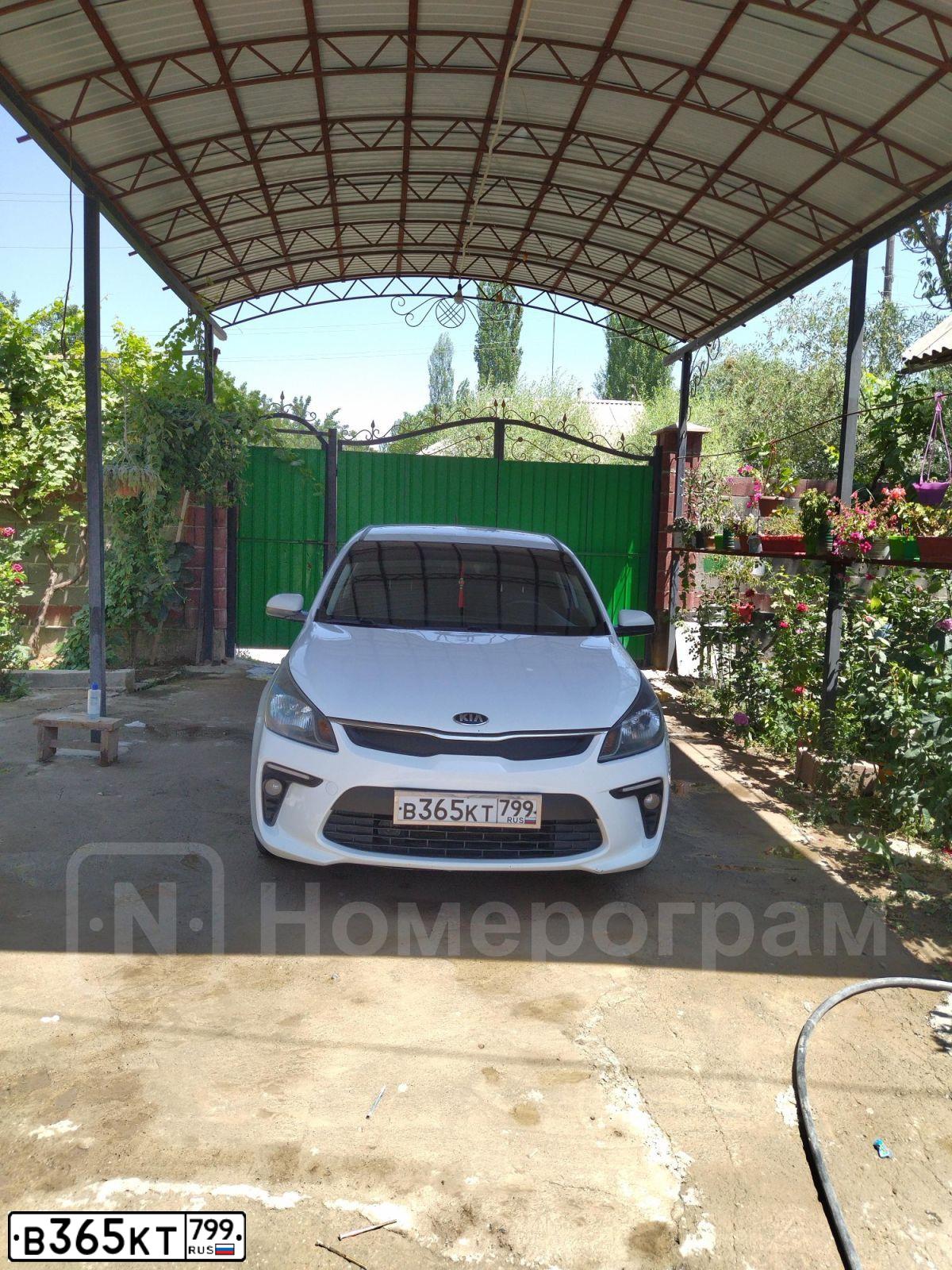 Фото автомобиля KIA RIO, 2018 — госномер В365КТ799. Цвет: БЕЛЫЙ-ЖЕЛТЫЙ-СЕРЫЙ