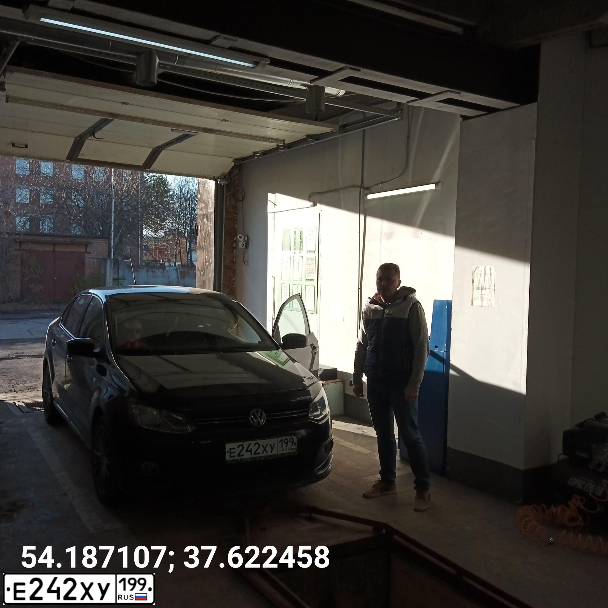 Фото автомобиля VOLKSWAGEN POLO, 2012 — госномер Н604ВМ57. Цвет: ЧЕРНЫЙ