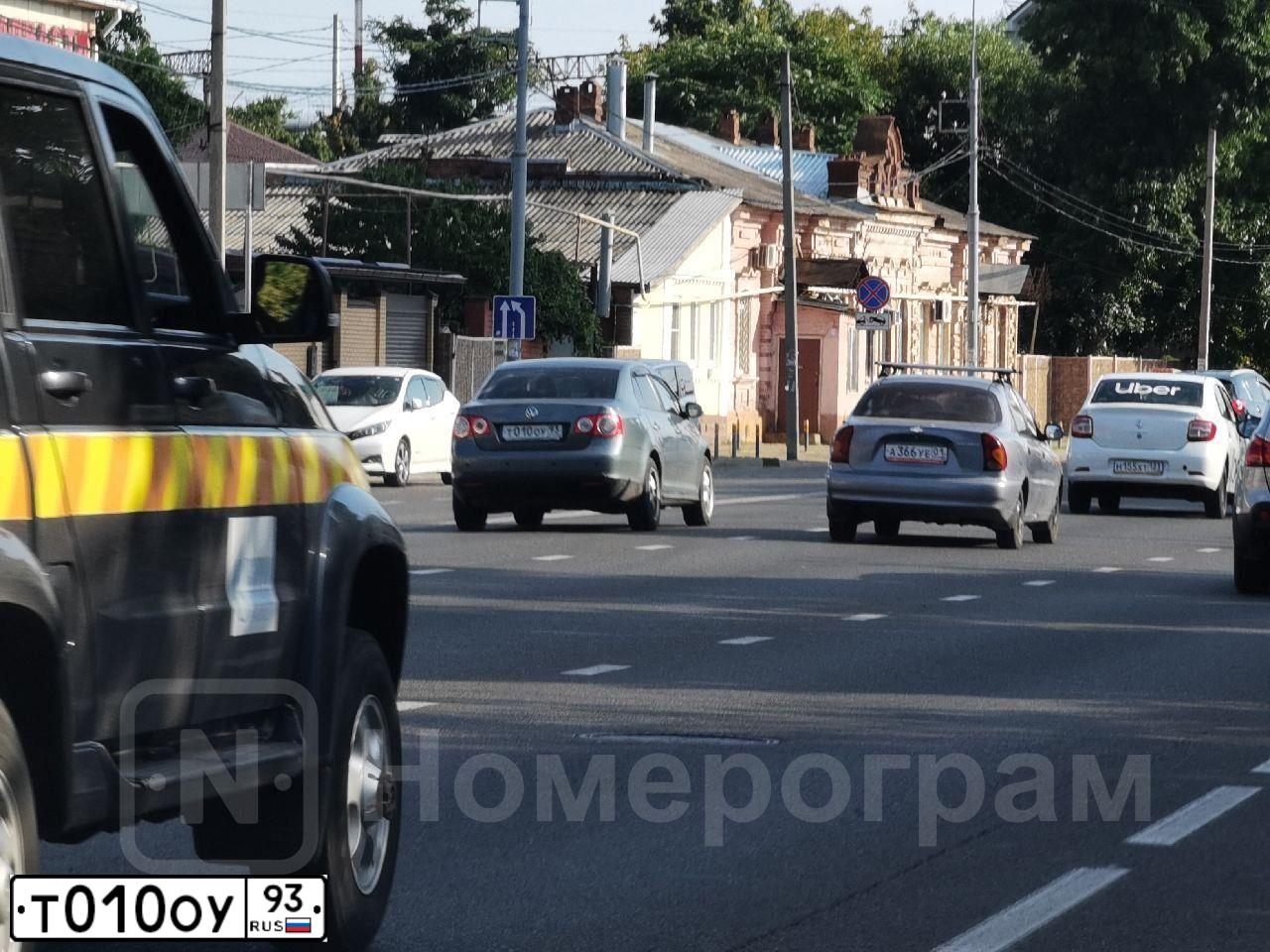 Фото автомобиля VOLKSWAGEN JETTA, 2008 — госномер Т010ОУ93. Цвет: ЗЕЛЕНЫЙ
