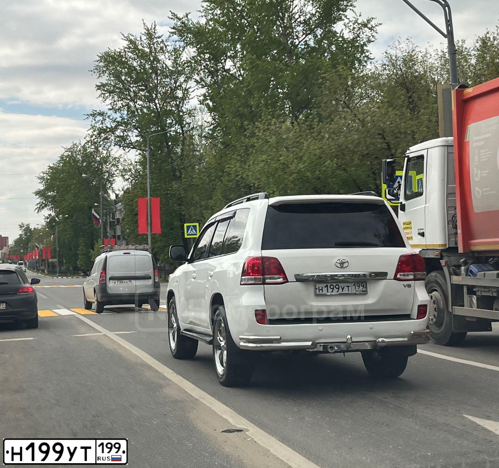 Фото автомобиля TOYOTA AURIS, 2007 — госномер Н199УТ199. Цвет: СВЕТЛО ГОЛУБОЙ