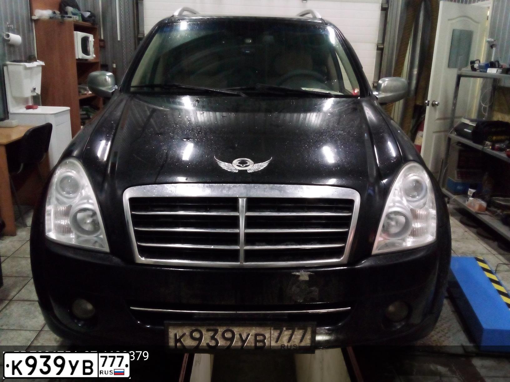 Фото автомобиля SSANGYONG REXTON, 2010 — госномер Т064СС799. Цвет: ЧЕРНЫЙ